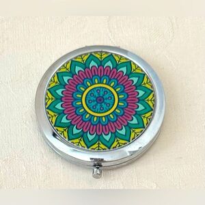 Foldable Mirror With Cute Design